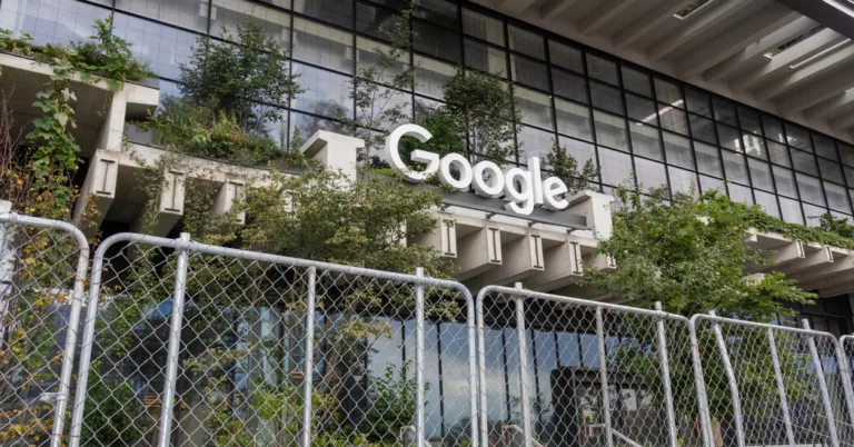 U.S. Accuses Google of Antitrust Tactics as Trial Begins