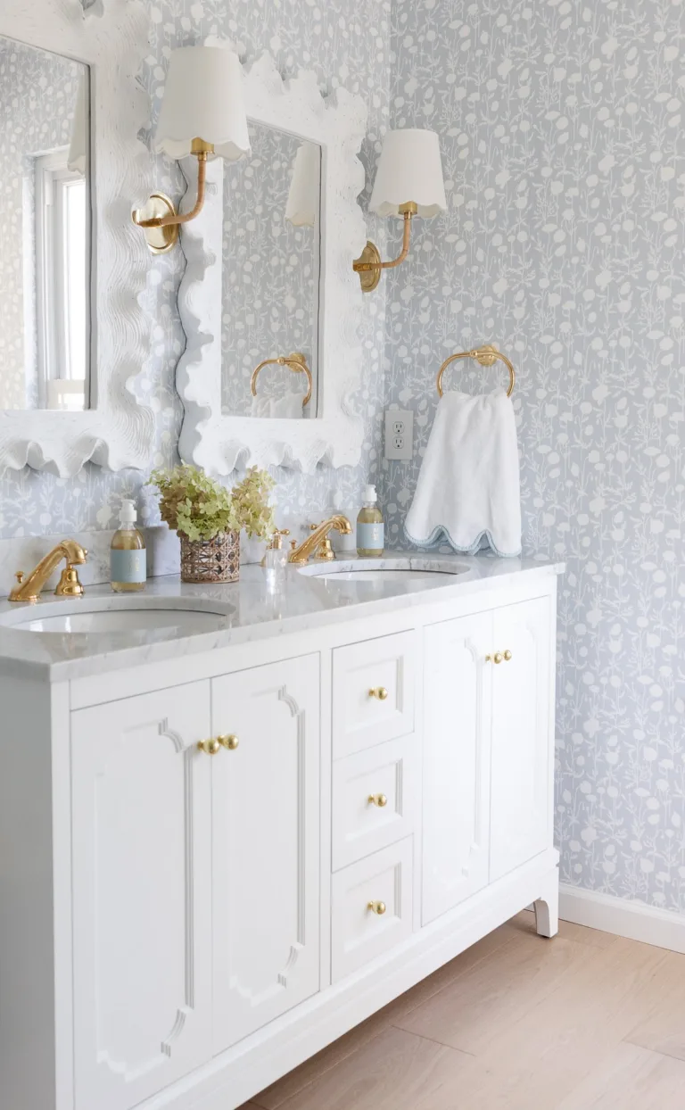 A Guide to Choosing and Customizing Bathroom Vanities