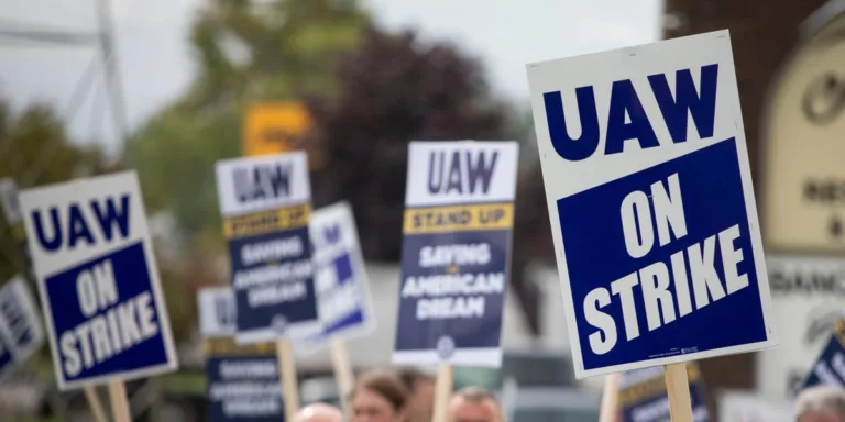 General Motors Faces Tough Challenges Amid Ongoing UAW Strike