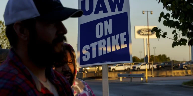 United Auto Workers and Ford Motor Co. Reach Tentative Labor Agreement